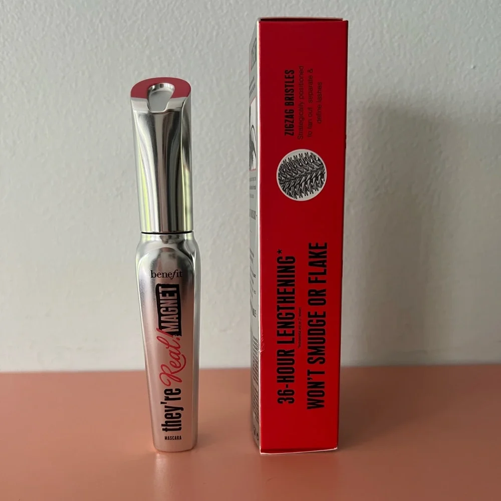 Benefit They're Real! Magnet Extreme Lengthening Mascara BNIB full size